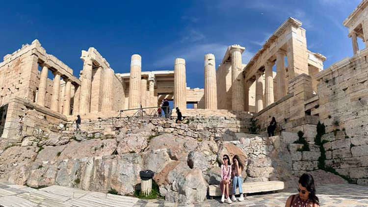 Atina’da antik dönemden günümüze yolculuk