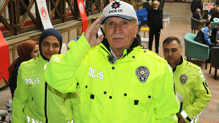 Polislik hayali sonunda gerçek oldu | 68 yaşında bu üniformayı giymek, çok güzel bir şey Polislik hayali sonunda gerçek oldu | 68 yaşında bu üniformayı giymek, çok güzel bir şey