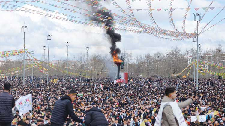 Yurtta Nevruz coşkusu... 3 ton odun yakıldı