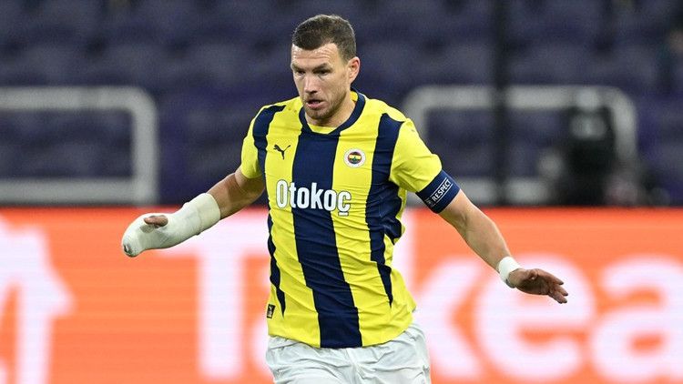 Fenerbahçenin Boşnak golcüsü Edin Dzekoda kırık şüphesi