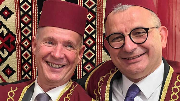 Başkan Henkel ile Kaymakam Melcher’den ‘şark köşesi’ pozu