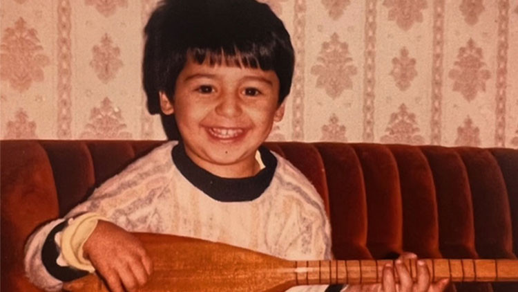 Yaş 3... Müzik aşkımızı kimse sorgulamasın Yaş 3... Müzik aşkımızı kimse sorgulamasın