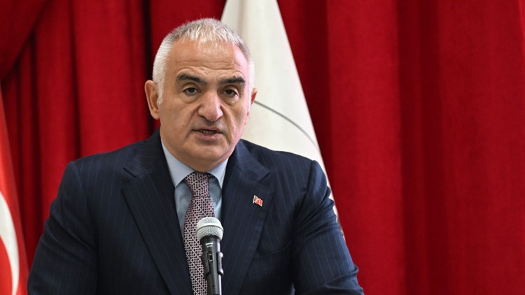 Bakan Ersoy: Sanata verdiğimiz destekle yeni rekorların peşinde koşuyoruz Bakan Ersoy: Sanata verdiğimiz destekle yeni rekorların peşinde koşuyoruz