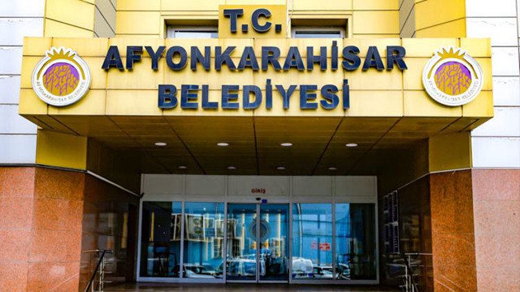 Afyonkarahisarda AK Partili meclis üyeleri, belediye iştirakinin arsa satışıyla ilgili suç duyurusunda bulundu