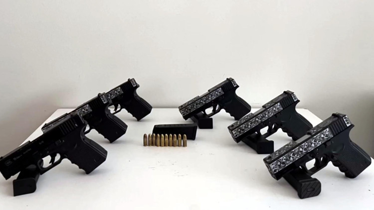 Otomobilinde 6 tabanca ele geçirilen şüpheli tutuklandı