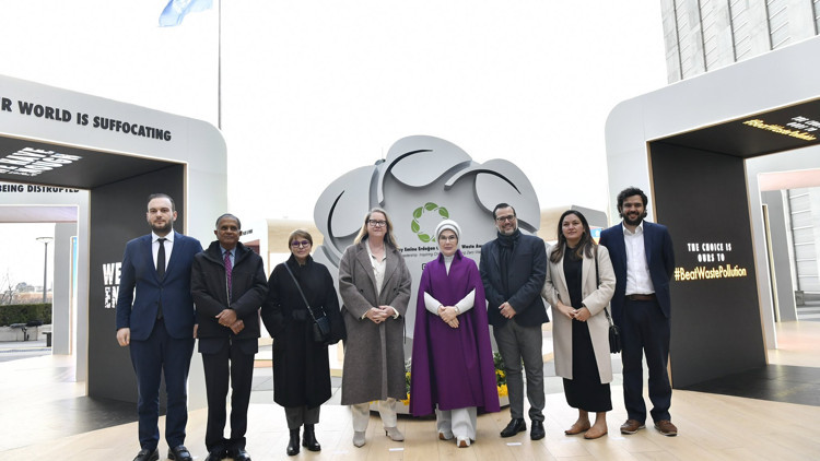 Emine Erdoğan, New Yorkta ‘Sıfır Atık Enstalasyon Sergisi’ni ziyaret etti Emine Erdoğan, New Yorkta ‘Sıfır Atık Enstalasyon Sergisi’ni ziyaret etti