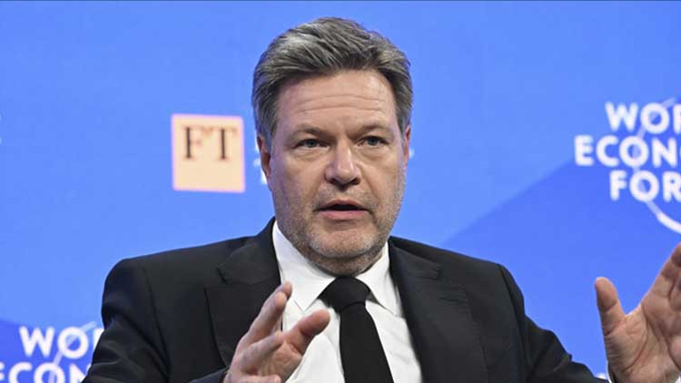 Habeck’ten çağrı: ‘Trump’a kararlı bir yanıt verilmeli’