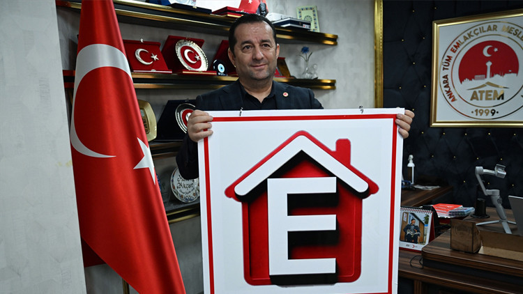 Emlakçı tabelaları değişiyor Eczaneye benzeyen E tabela dönemi başlıyor