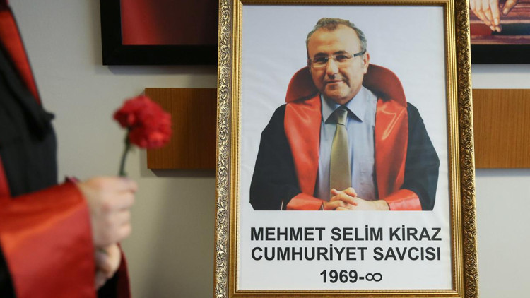 Savcı Mehmet Selim Kirazın şehadetinin 10. yılı Savcı Mehmet Selim Kirazın şehadetinin 10. yılı