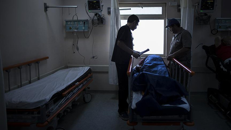 18 yıl önce felç geçiren hasta üzerinde başarılı oldu Dünyayı umutlandıran buluş