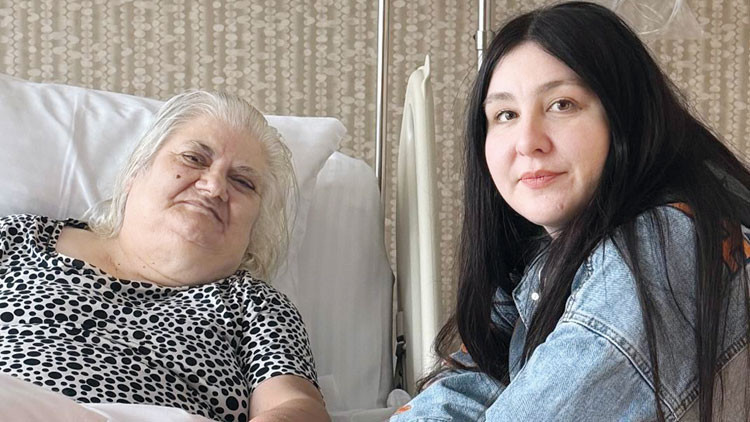 Yasemin Sakallıoğlu: Büyüklerinize sarılın Yasemin Sakallıoğlu: Büyüklerinize sarılın