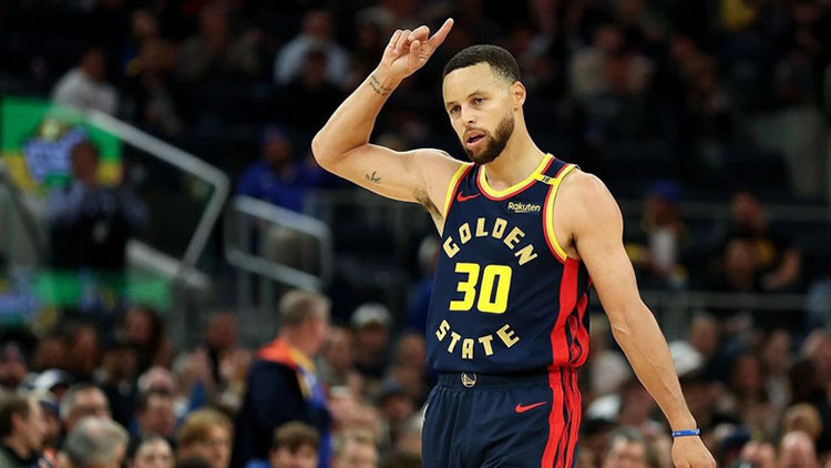 Stephen Curry 52 sayıyla tarihe geçti Stephen Curry 52 sayıyla tarihe geçti