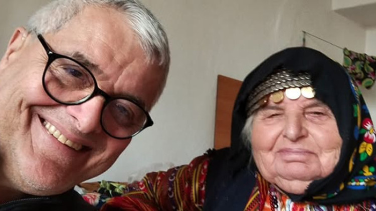 Bir dönemin en gözde mankeniydi... Köklerini hiç unutmadı, köyüne ev bile yaptırdı: Halaya bayram ziyareti