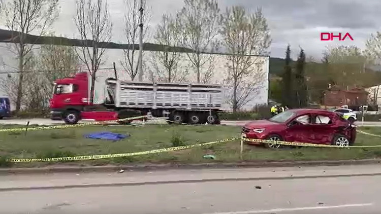 Karabükte TIR ile otomobil çarpıştı; aynı aileden 4 ölü, 1 yaralı Karabükte TIR ile otomobil çarpıştı; aynı aileden 4 ölü, 1 yaralı