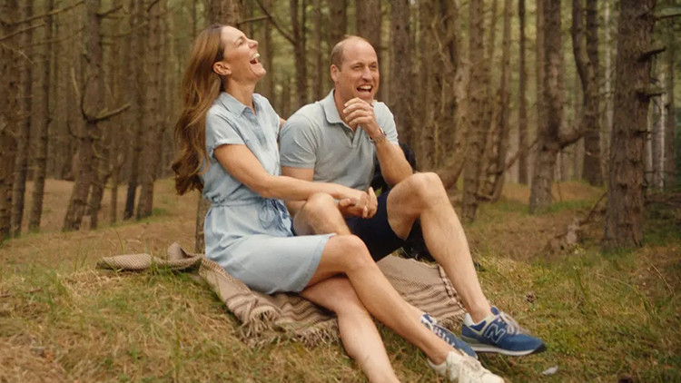 Ne hastalık korkusu, ne ihanet söylentisi… Onların aşkı her engeli yıkıyor: Gizlice ikinci balayına çıktılar Ne hastalık korkusu, ne ihanet söylentisi… Onların aşkı her engeli yıkıyor: Gizlice ikinci balayına çıktılar