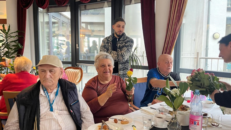 Yaşlı bakımevinde Ramazan Bayramı kutlaması