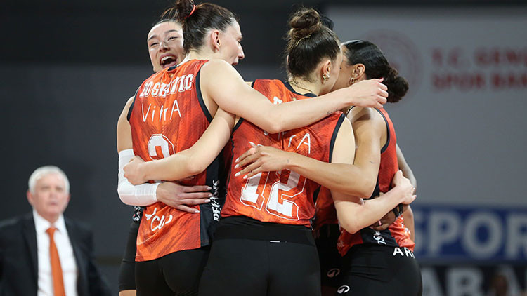 Eczacıbaşı Dynavit, AXA Sigorta Kupa Voley final biletini aldı Fenerbahçe Medicana... Eczacıbaşı Dynavit, AXA Sigorta Kupa Voley final biletini aldı Fenerbahçe Medicana...