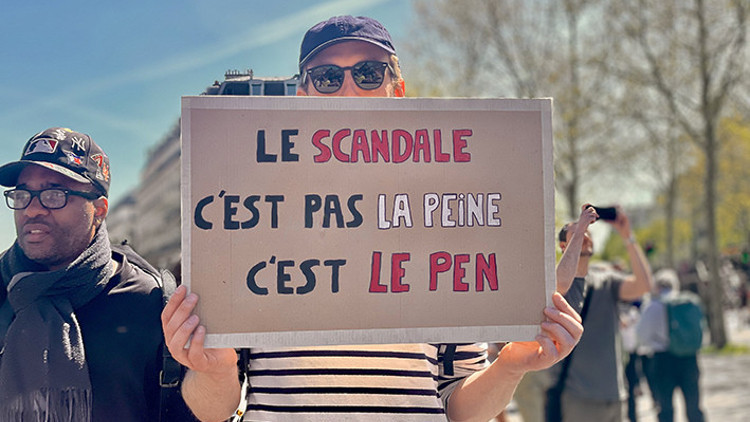 Fransa ayakta: “Skandal ceza değil, Le Pen”