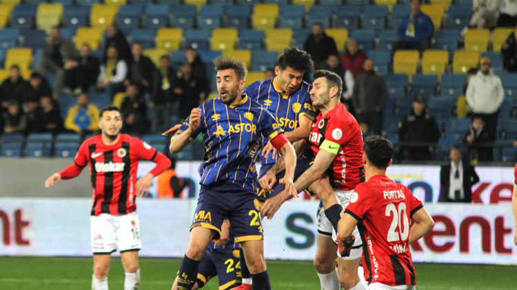 Gençlerbirliği derbide Ankaragücünü 3 golle devirdi Gençlerbirliği derbide Ankaragücünü 3 golle devirdi