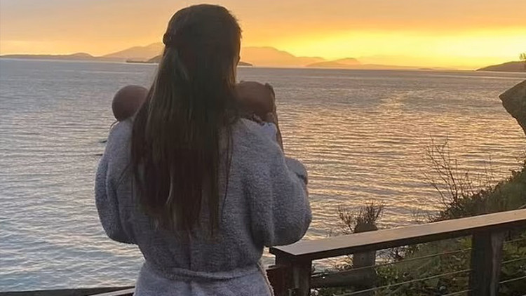 Çocuk da yaptı kariyer de İkizlerini 48 yaşında kucağına almıştı: İyi ki bu kadar geç doğurmuşum Çocuk da yaptı kariyer de İkizlerini 48 yaşında kucağına almıştı: İyi ki bu kadar geç doğurmuşum