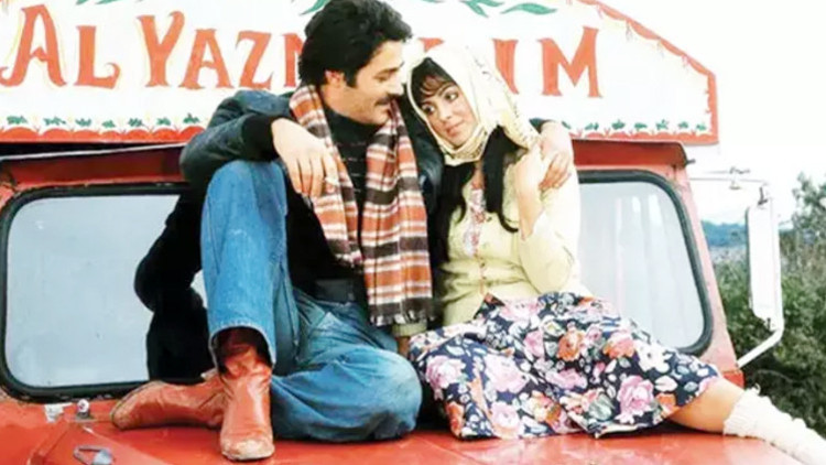 Elveda selvi boylum, al yazmalım... Bitmemiş türküm benim... Ne çok sevdik bu aşkları