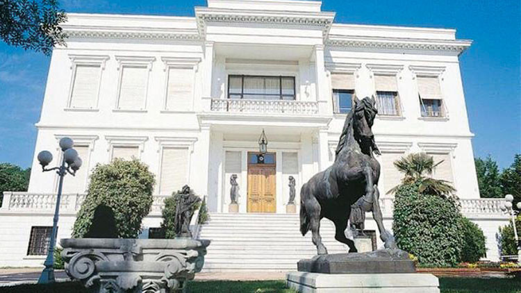 Atlı Köşk satışa çıkıyor Atlı Köşk satışa çıkıyor