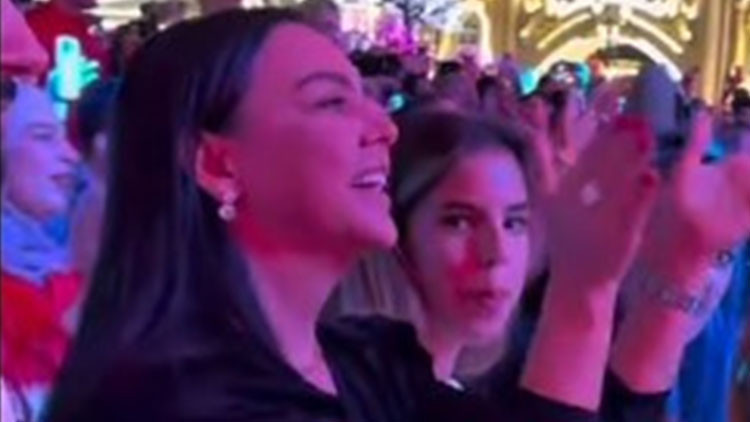 Ebru Gündeş’in kızı Alara büyüdü Ebru Gündeş’in kızı Alara büyüdü