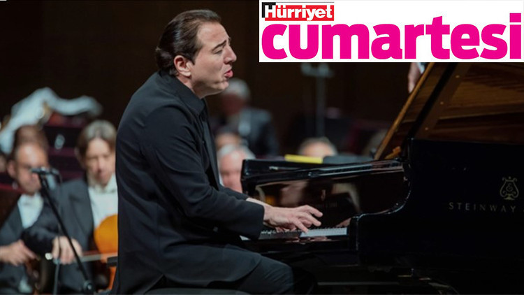 Genç yetenekler piyano başında