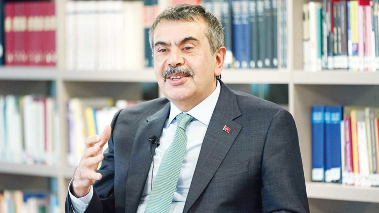 Bakan Tekin’den eleştirilere ‘eğitimde değişim’ yanıtı