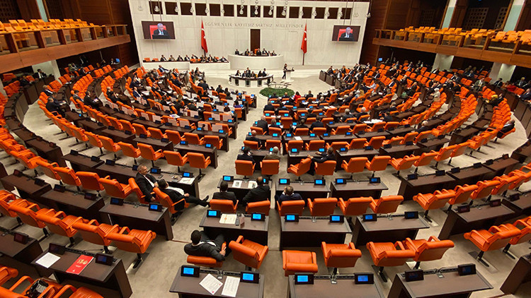Sırrı Süreyya Önderin rahatsızlığı nedeniyle TBMMdeki çalışmalara ara Sırrı Süreyya Önderin rahatsızlığı nedeniyle TBMMdeki çalışmalara ara