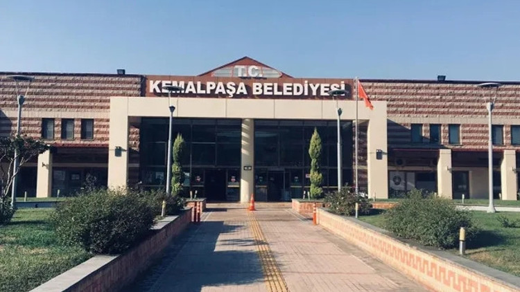 İzmirde Kemalpaşa Belediyesine operasyon: 1i başkan yardımcısı 5 kişi gözaltına alındı