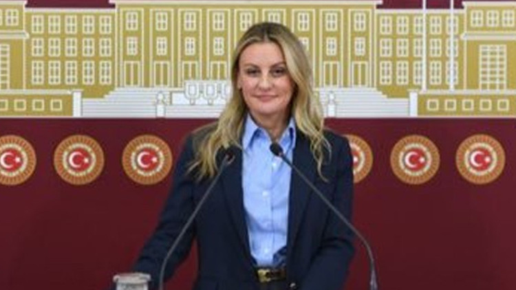 İzmir Milletvekili Seda Kaya Ösen, DEVA Partisi’nden istifa etti