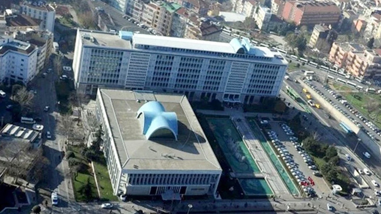 İstanbul Büyükşehir Belediyesine yönelik yolsuzluk soruşturmasında inşaat ruhsatı için 1 milyon dolar rüşvet istendiği iddiası İstanbul Büyükşehir Belediyesine yönelik yolsuzluk soruşturmasında inşaat ruhsatı için 1 milyon dolar rüşvet istendiği iddiası