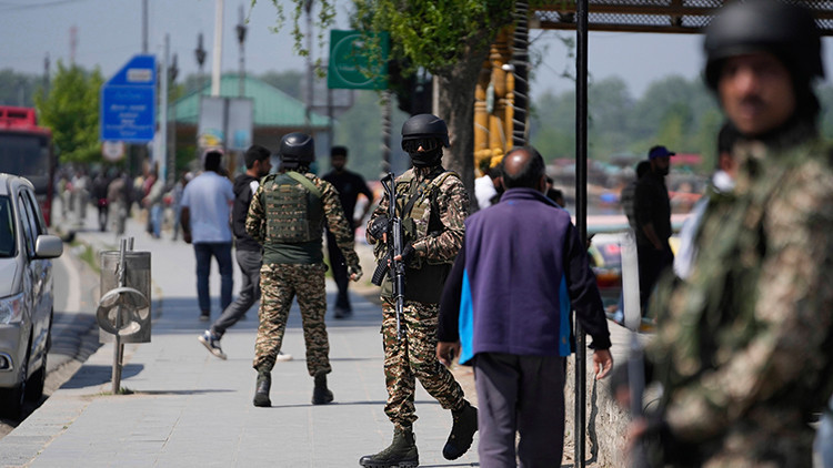 Hindistan, Keşmirde saldırı düzenleyen teröristlerin başına ödül koydu: En ağır şekilde cezalandırılacaklar Hindistan, Keşmirde saldırı düzenleyen teröristlerin başına ödül koydu: En ağır şekilde cezalandırılacaklar