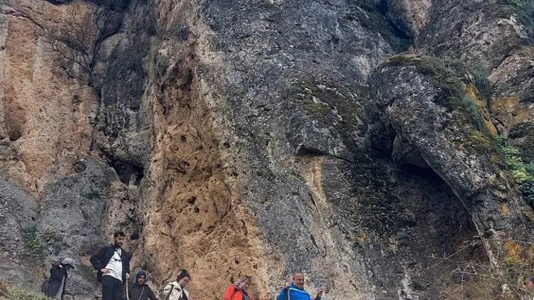 Bursada öğretmenler doğa yürüyüşü yaptı Bursada öğretmenler doğa yürüyüşü yaptı