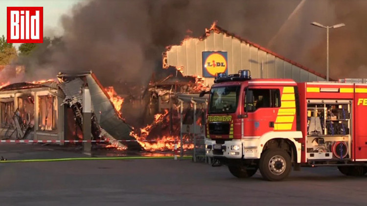 Lidl market cayır cayır yandı Lidl market cayır cayır yandı