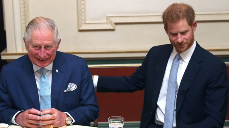 Küskün Harry davayı kaybetti, yutkuna yutkuna konuştu: Sözleri üzgün ve acılı bir destan gibi... Babamın ne kadar ömrü kaldı bilmiyorum Küskün Harry davayı kaybetti, yutkuna yutkuna konuştu: Sözleri üzgün ve acılı bir destan gibi... Babamın ne kadar ömrü kaldı bilmiyorum