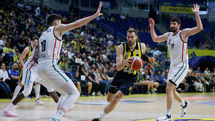 Fenerbahçe Bekodan Karşıyakaya 11 sayı fark Fenerbahçe Bekodan Karşıyakaya 11 sayı fark