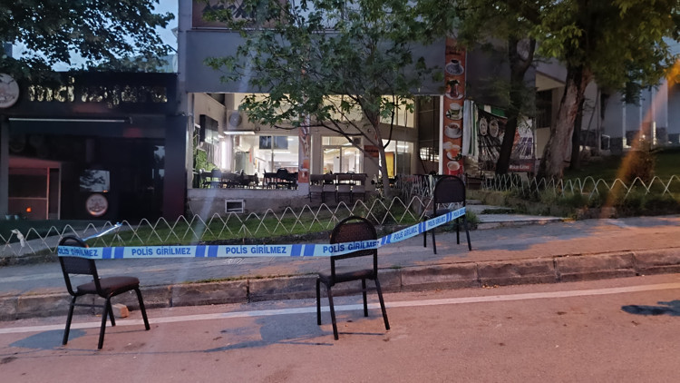 Motosikletli Saldırganın Kiraathaneye Kurşun Yağdırması