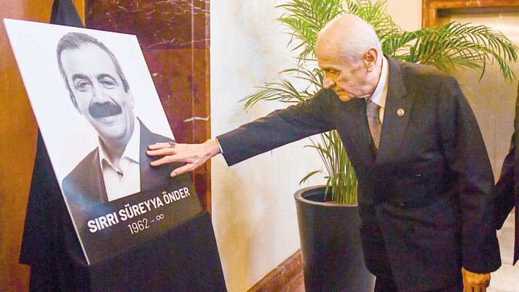 Önder’e veda... Bahçeli 99 gün sonra Meclis’te Önder’e veda... Bahçeli 99 gün sonra Meclis’te
