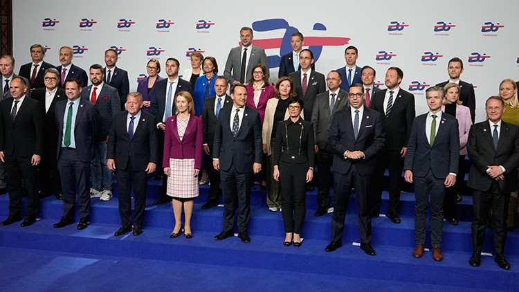 Dışişleri Bakanı Hakan Fidan GYMNICH aile fotoğrafına katıldı