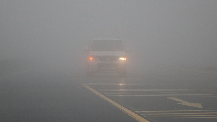 Sürücüler dikkat: Sis bastırdı, görüş mesafesi 25 metreye düştü