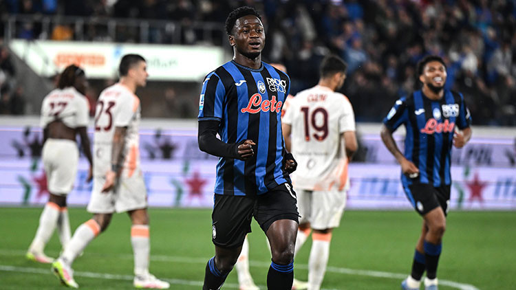 Atalanta, Romanın 19 maçlık serisine son verdi Zeki Çelik... Atalanta, Romanın 19 maçlık serisine son verdi Zeki Çelik...