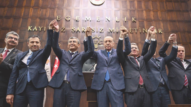 AK Parti’ye katılımlar