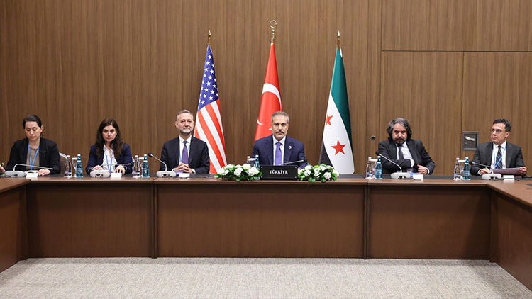 Dışişleri Bakanı Hakan Fidan, ABDli ve Suriyeli mevkidaşlarıyla Antalyada üçlü görüşme yaptı