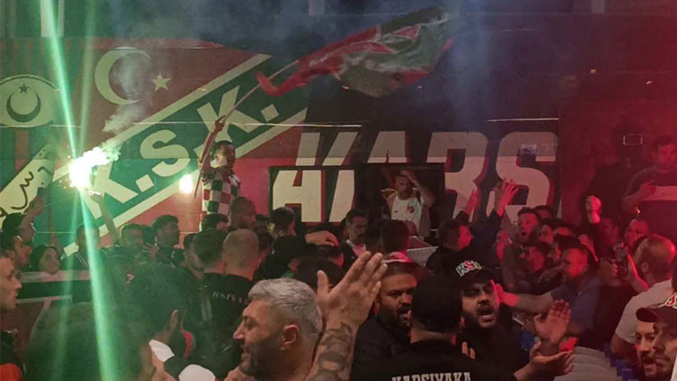 Karşıyaka final için avantajı kaptı Karşıyaka final için avantajı kaptı