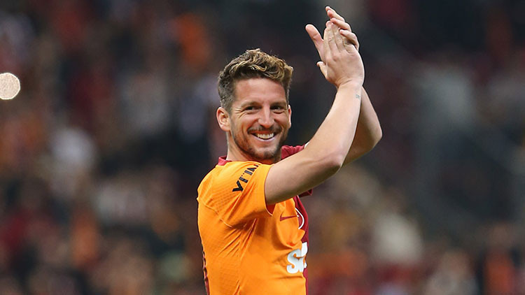 Galatasaraylı Mertens’ten emeklilik açıklaması ‘Dört gözle bekliyorum’