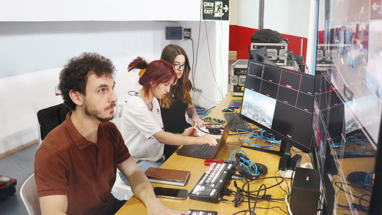 ‘Uluslararası MEB Robot Yarışması’nda canlı yayın Demirören MTAL’e emanet ‘Uluslararası MEB Robot Yarışması’nda canlı yayın Demirören MTAL’e emanet