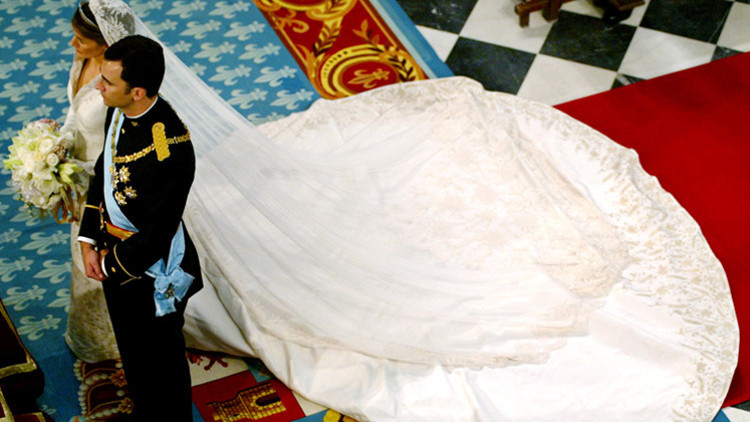 Büyük aşk canlı yayında başlamıştı... Ne ihanet iddiaları esti geçti, evlilik 21 yıldır yerinden oynamadı... Boşanmak onların kitabında yazmıyor