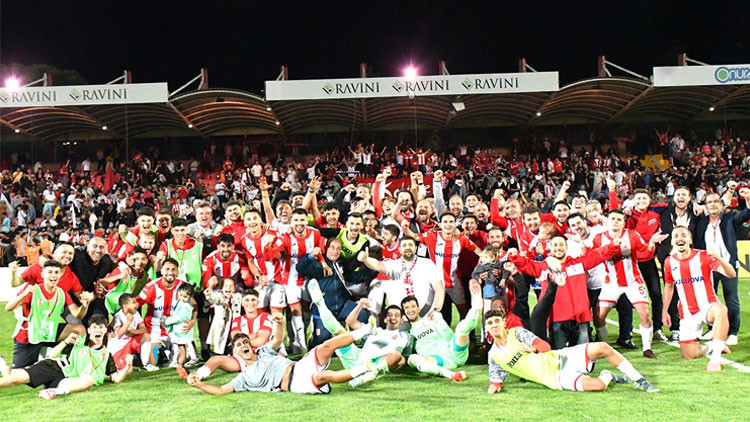 Balıkesirspor şampiyonluk için sahada